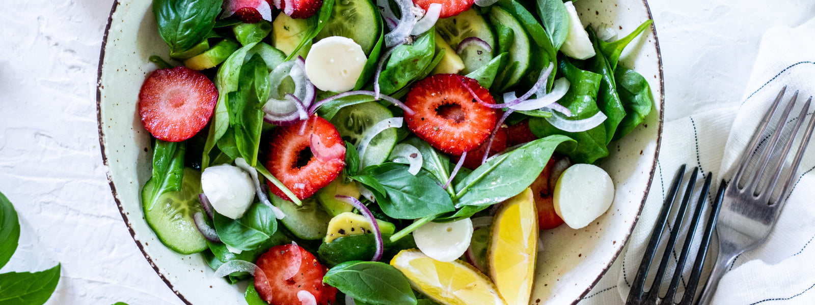 Spinatsalat mit Erdbeeren und Avocado – ETA DE Spinatsalat mit Erdbeeren und Avocado – ETA DE